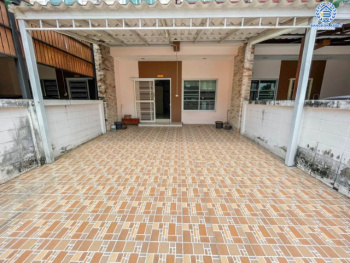 *****ทาวน์เฮ้าส์มือสองย่านนนทบุรี ม.สิรภัทร4 รัตนาธิเบศร์-ไทรม้า บ้านหลังใหญ่เนื้อที่เยอะถึง 27.7 ตร.ว. ฟังก์ชัน 3 ห้องนอน 2 ห้องน้ำ 2 ที่จอดรถ บนทำเลโซนเมือง ใกล้ทางด่วน "งามวงศ์วาน" และรถไฟฟ้าสายสีม่วง "สถานีไทรม้า" ราคาถูกเพียง 2 ล้านกลางๆ